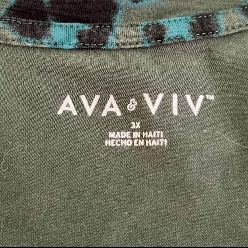 *SOLD* EUC AVA & VIV Animal Print Designer Logo V-Neck Cap-Sleeve Summer Top - Picture 3 of 3
